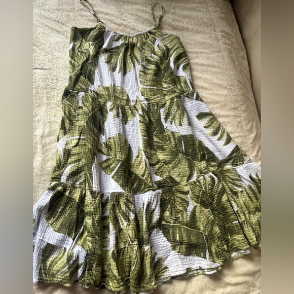 “H&M Green Tropical Leaf Print Tiered Summer Dress - Picture 2 of 6